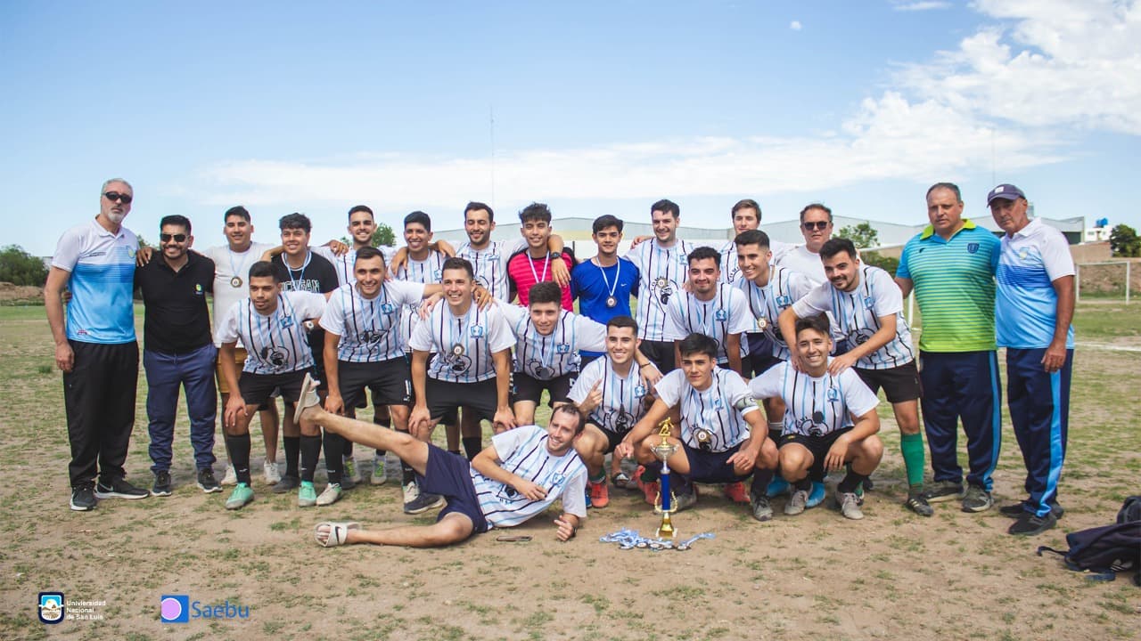 Entrega de premios de la liga interna de fútbol 11 de la UNSL sede San Luis